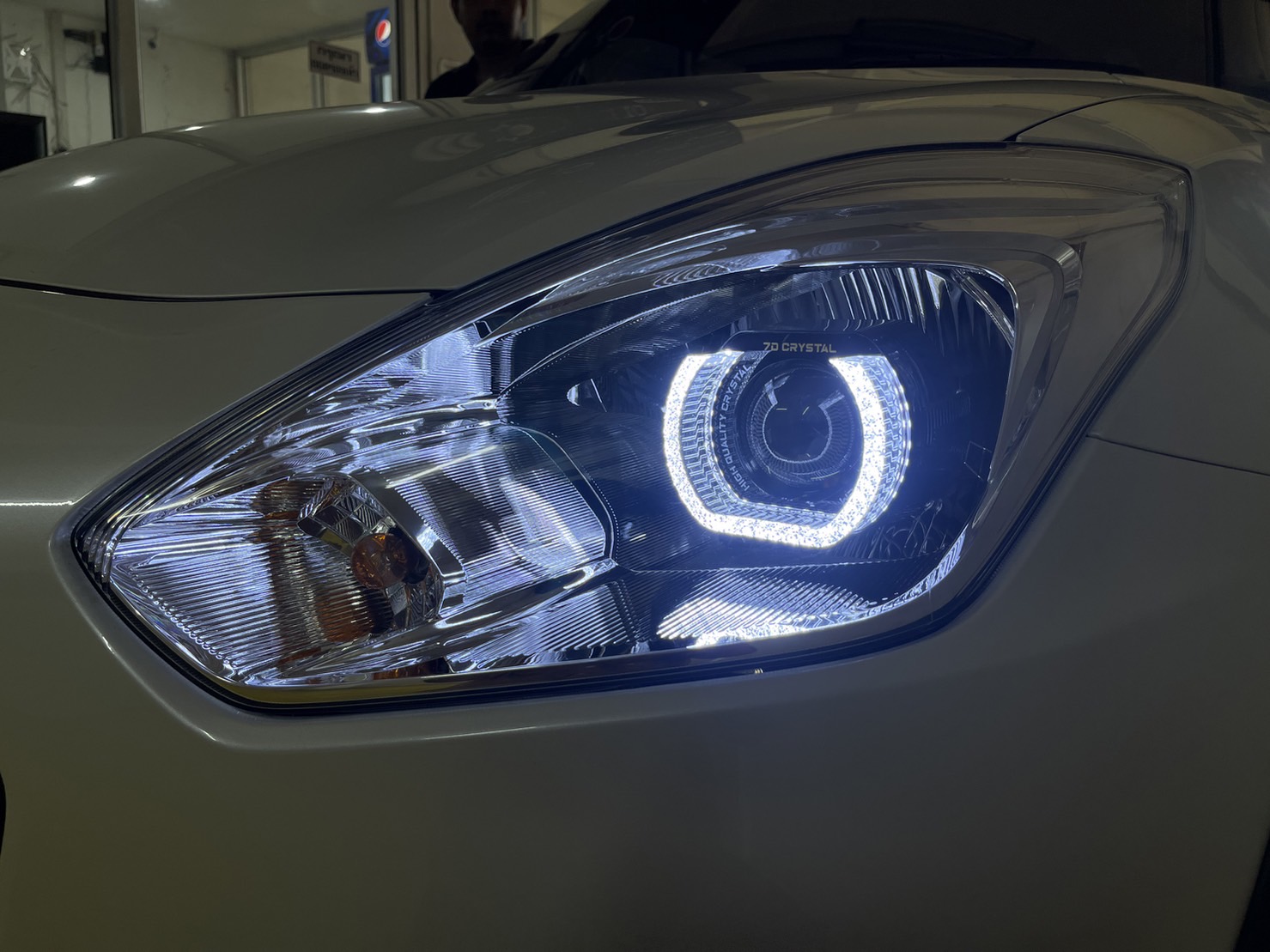 วิธีการเปลี่ยนหลอดไฟหน้ารถยนต์ของคุณ