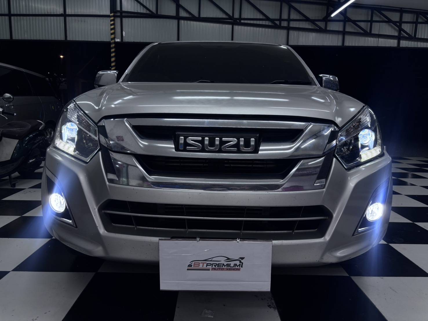 ไฟโปรเจคเตอร์