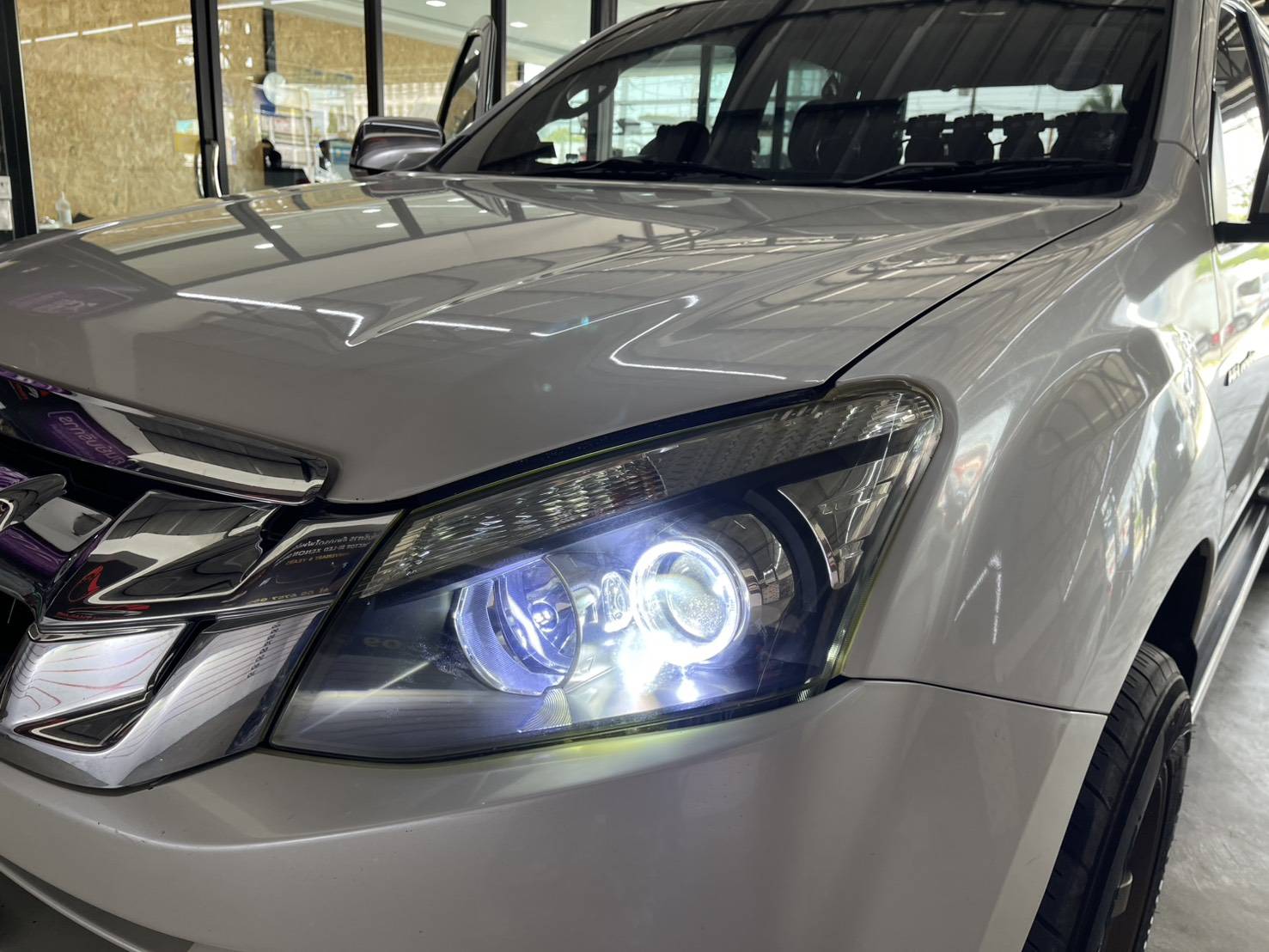 ร้านไฟหน้ารถยนต์