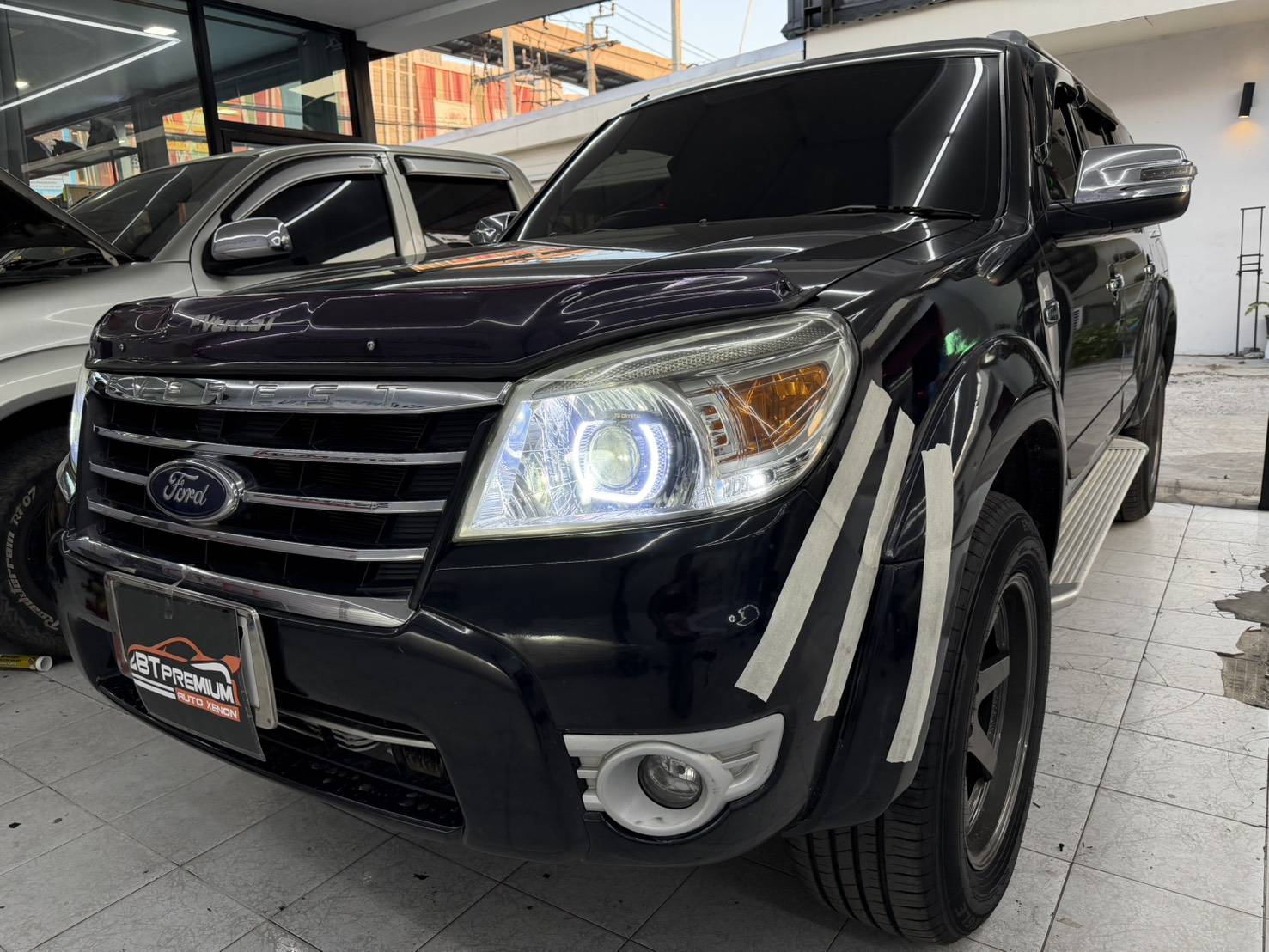 วิธีการเปลี่ยนหลอดไฟหน้ารถยนต์ของคุณ