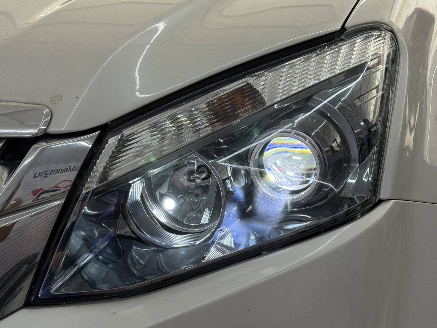 ไฟโปรเจคเตอร์รถยนต์คุณภาพสูงสำหรับทุกรุ่น