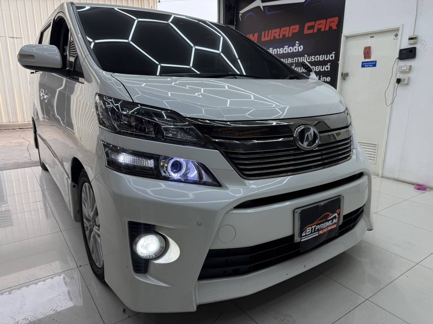 ร้าน เปลี่ยน โคม ไฟ หน้า รถยนต์