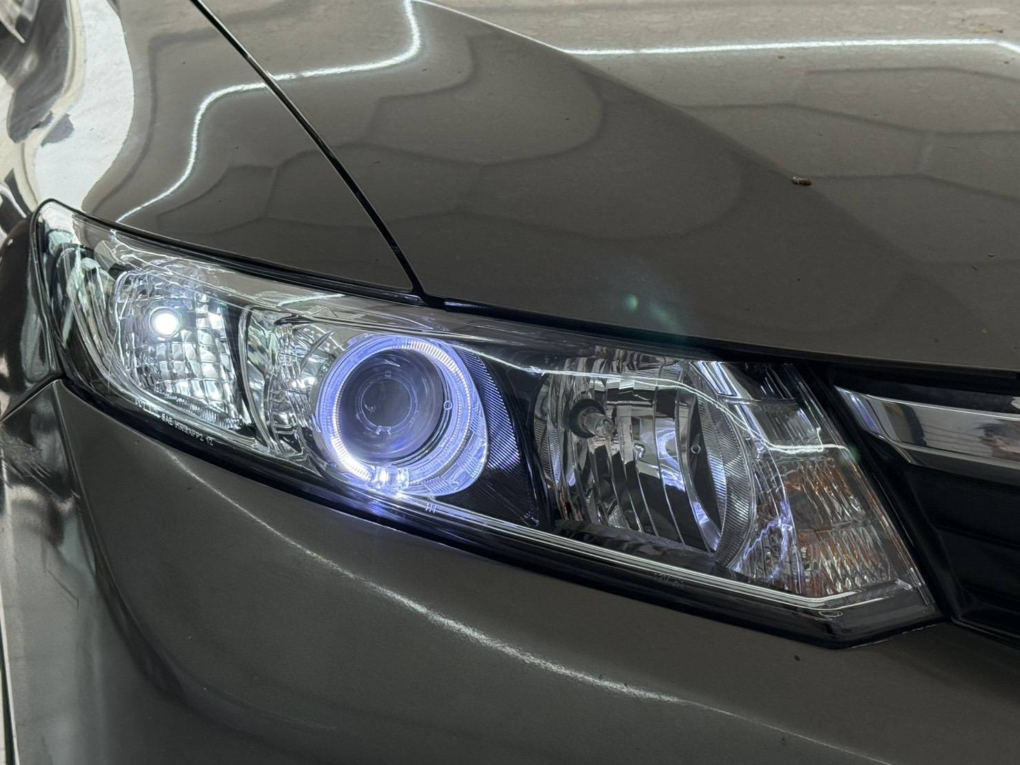 ร้านเปลี่ยนหลอดไฟรถยนต์