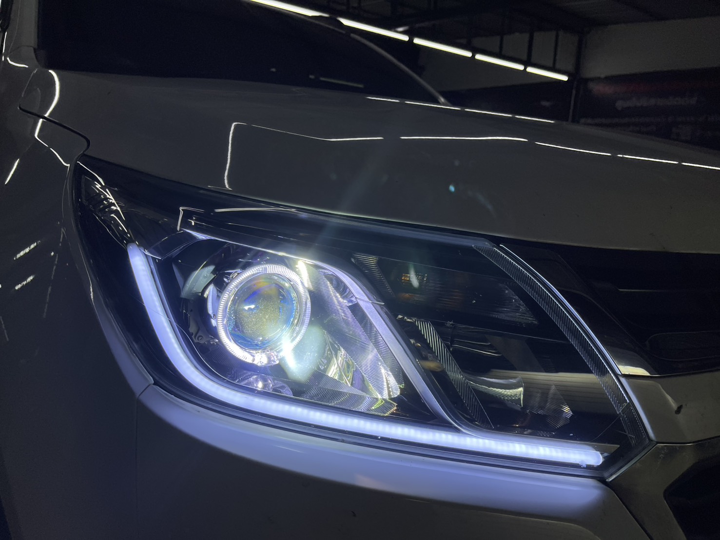 ไฟโปรเจคเตอร์รถยนต์ LED