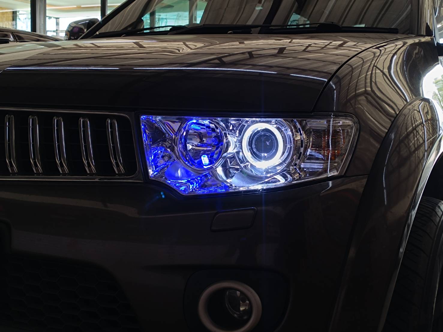 ไฟโปรเจคเตอร์รถยนต์ LED